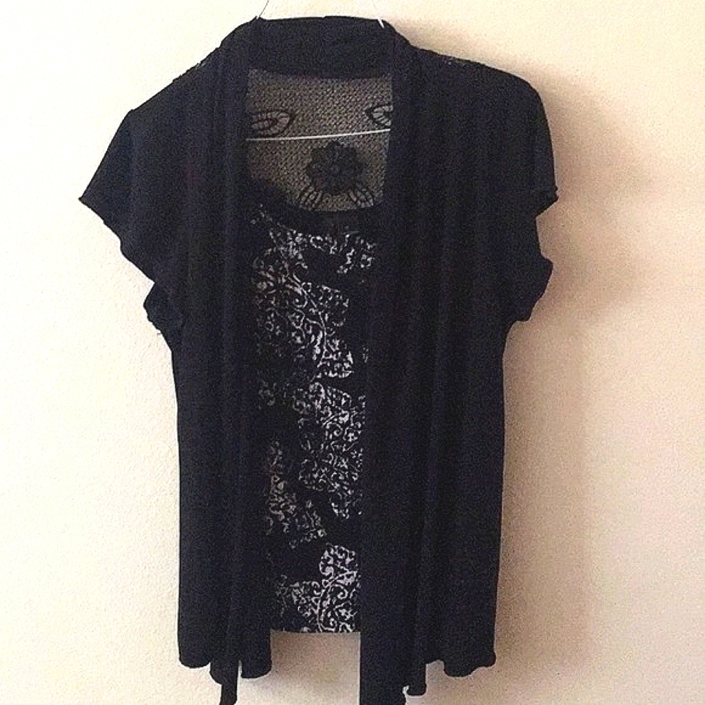 Black mock jacket/blouse with black/white print. S